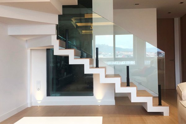 fabricantes de accesorios para vidrios y colocar facilmente barandillas. Postes con tornilleria para ajustar vidrio