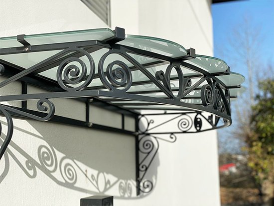 alero_de_acerp_y_vidrio_estilo_clasico_en_bayona.jpg