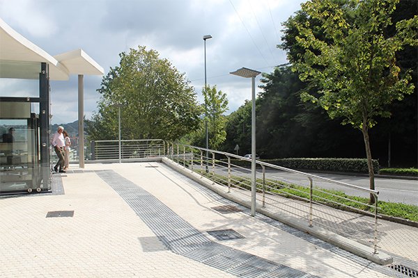 Barandillas de acero inoxidable para exteriores en aisi 316 en el ascensor inclinado de Morlans