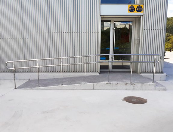 Barandilla de exterior en acero inoxidable AISI 316 BA.