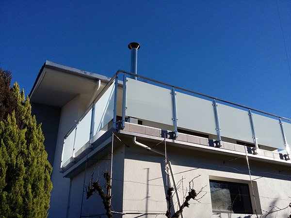 cuanto cuesta una barandilla de acero inoxidable y vidrio en gipzukoa. cotizacion