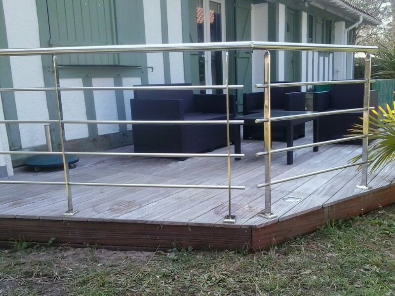 barandilla_de_acero_inoxidable_en_capbreton_aquitanie_francia.jpg