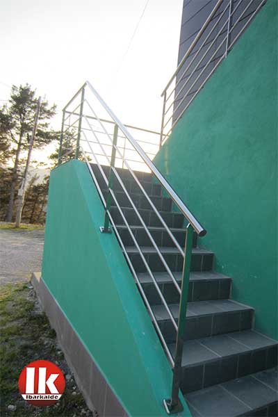 barandillas de acero inoxidable pulidas a espejo en gipuzkoa-guipouzcoa