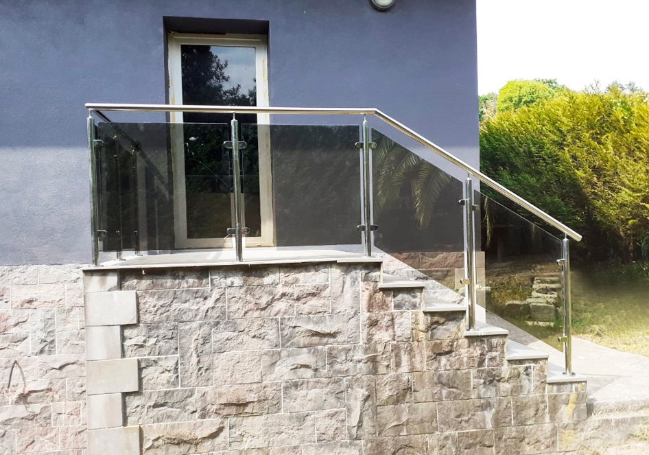barandilla_de_acero_inoxidable_y_vidrio_en_gipuzkoa_especialistas.jpg