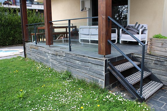 barandilla_de_vidio_y_escalera_de_acceso_a_jardin_en_donostia_san_sebastian.jpg