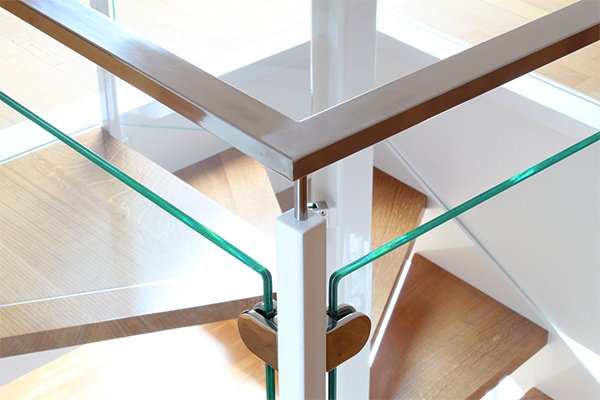 barandilla_de_vidrio_y_pasamanos_de_acero_inoxidable_en_barakaldo_bizkaia_bilbao.jpg