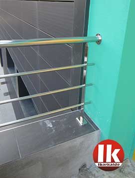 barandillas de acero inoxidable en gipuzkoa-guipuzcoa-zarautz-pulidas a espejo