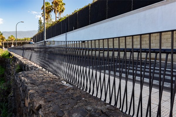 barandillas_de_acero_galvanizado_para_paseos_maritimos_acero_protegido_contra_salitre.jpg