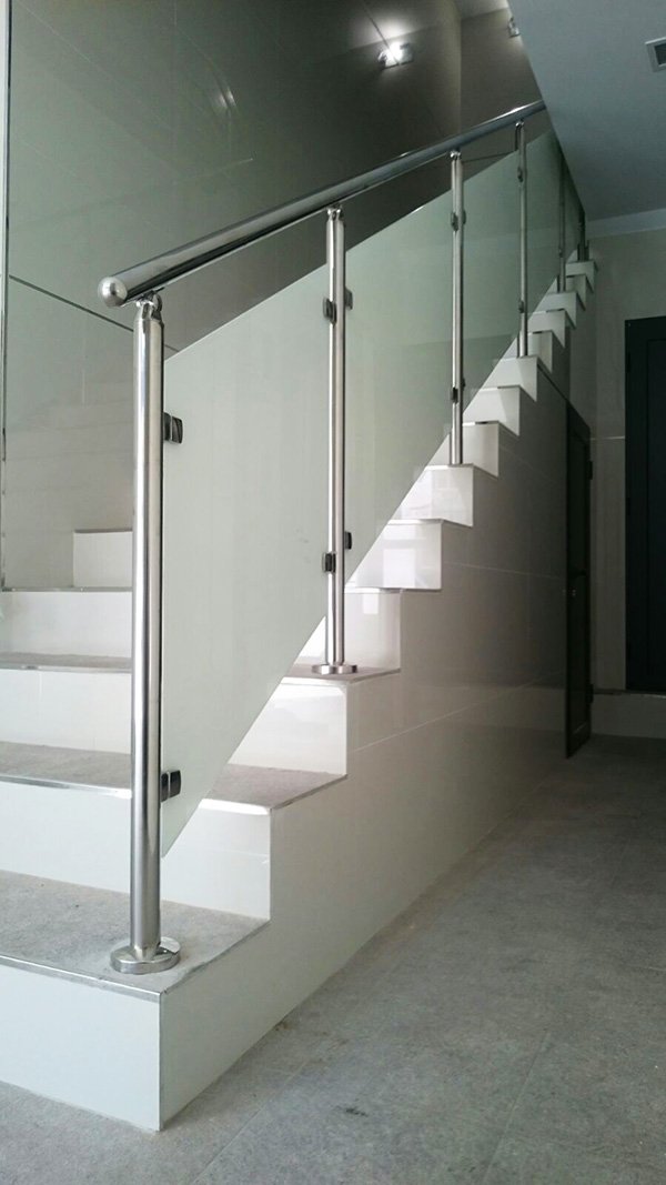 fotografias de barandillas de acero inoxidable con vidrio templado