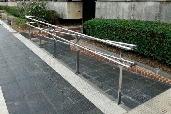 Busco fabricantes de barandillas de acero inoxidable en Hondarribia.