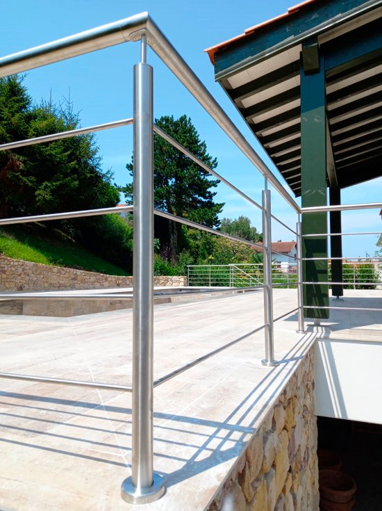 barandillas_de_acero_inoxidable_en_ziburu_francia.jpg