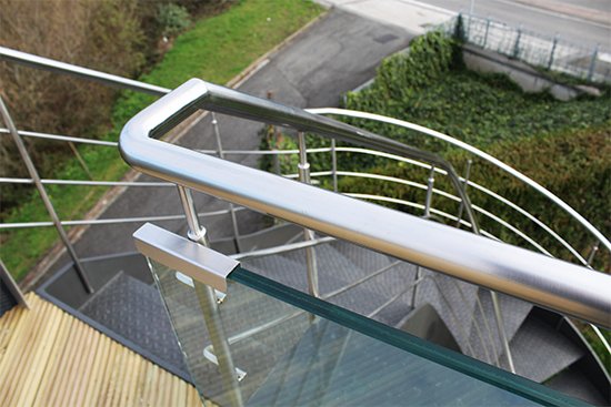 barandillas_de_acero_inoxidable_para_escalera_exterior_en_san_sebastian.jpg