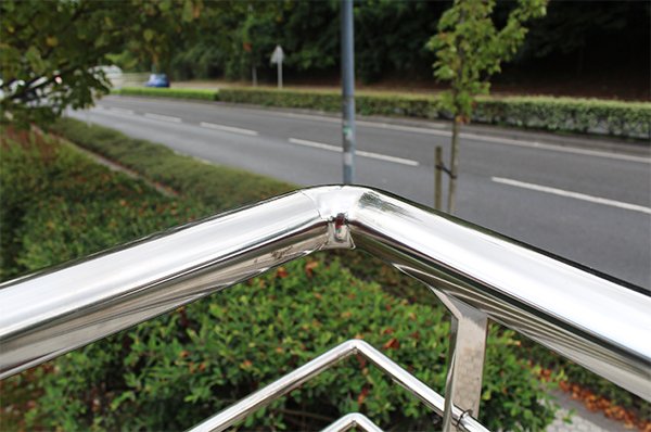 Codo de la barandilla de acero inoxidable aisi 316 que une los dos tramos de barandilla