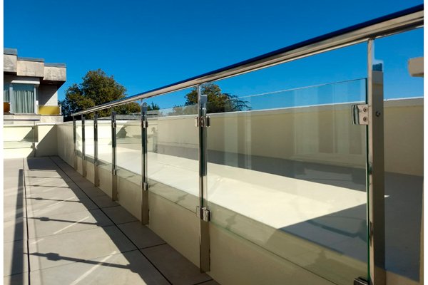 barandillas_de_acero_inoxidable_y_vidrio_en_irun.jpg