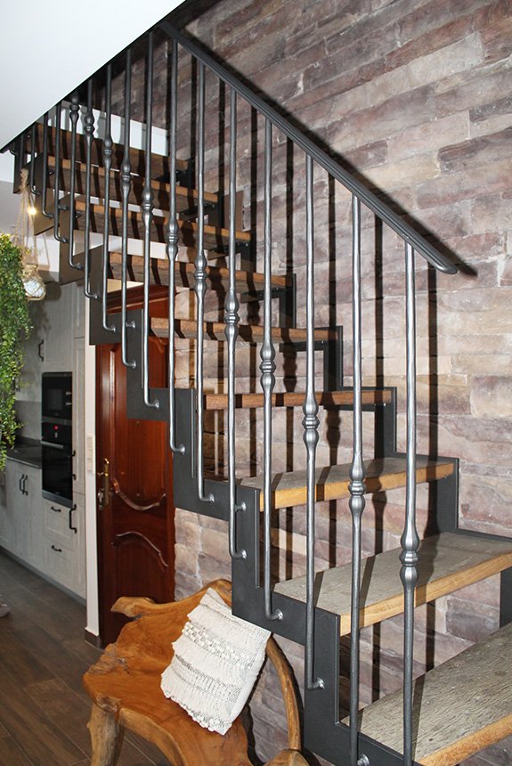 barandillas_de_forja_para_casas_clasicas_y_de_estilo_antiguo_en_euskadi_gipuzkoa.jpg