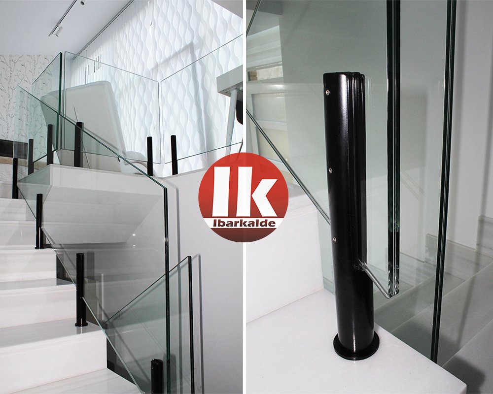 Barandillas de vidrio templado con soportes de diseño fabricados a medida.