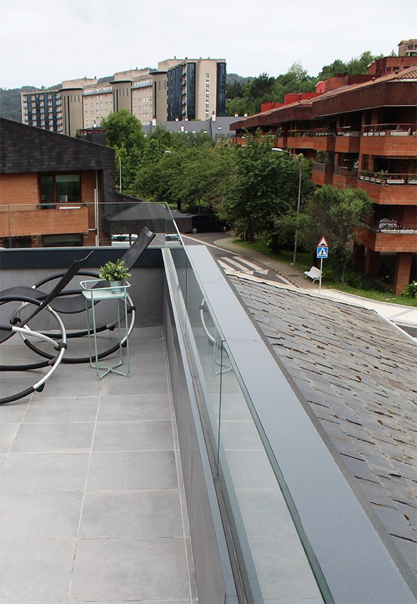 como se coloca el sistema sabco evo de Sadev sobre muretes de hormigon