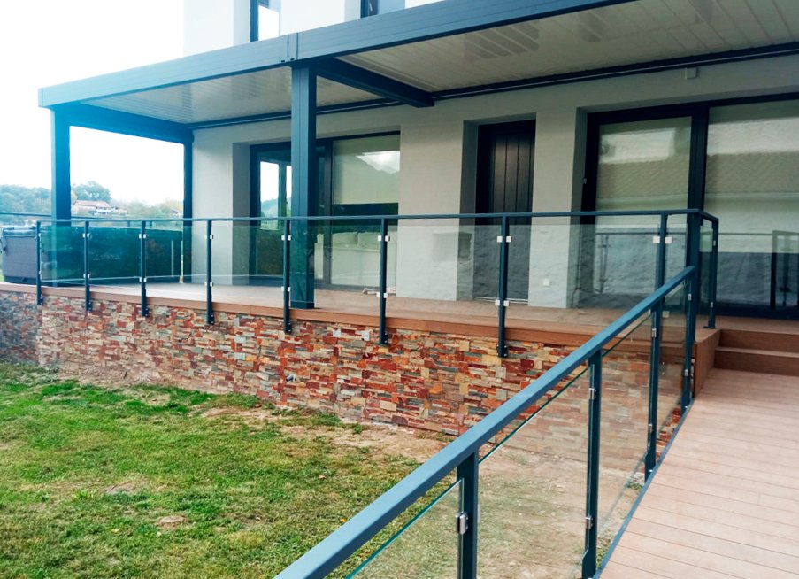 barandillas_de_vidrio_y_acero_lacada_al_horno_en_color_gris_antracita.jpg
