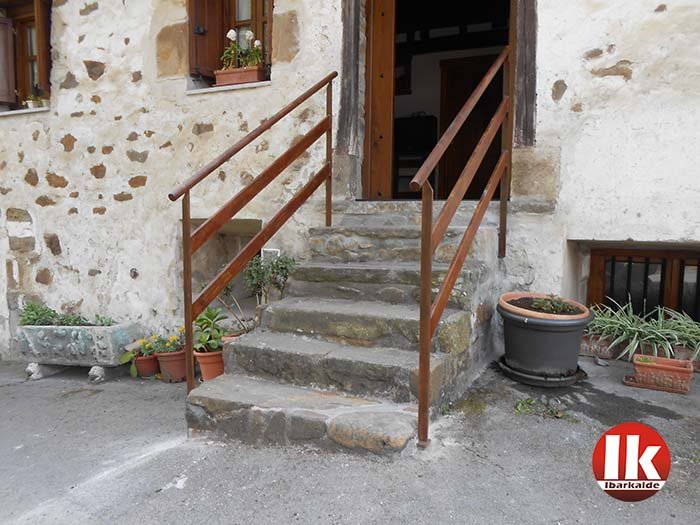 barandillas de acero corten tienen un efecto de oxidación muy característico