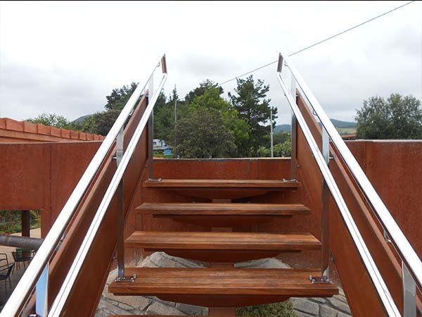barandillas_en_acero_inoxidable_pulidas_a_espejo_para_escaleras_en_deba-zarautz-mutriku-orio-zumaia