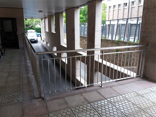 Barandillas de acero inoxidable para comunidad de vecinos de Zarautz.