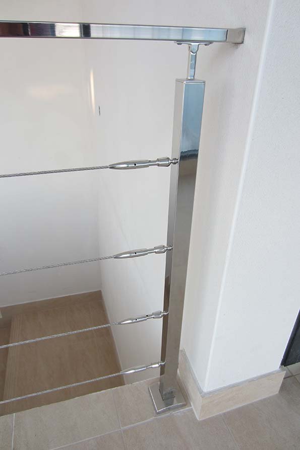 fabricacion e instalacion de pasamanos de acero inoxidable en tubo rectangular en donostia san sebastian gipuzkoa