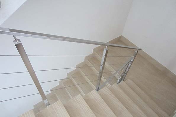 los cables de acero inoxidable otorgan una gran flexibilidad y resistencia a las barandillas de acero inoxidable en donostia san sebastian gipuzkoa