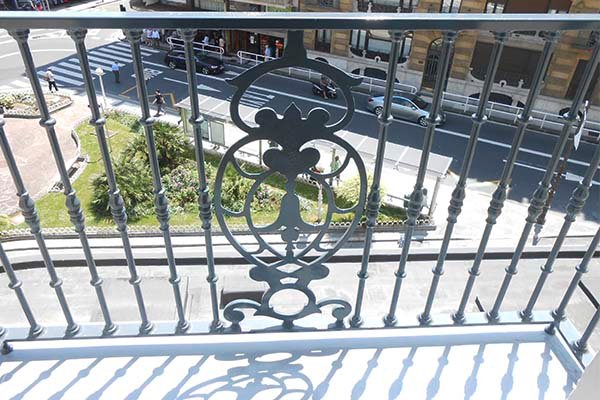 barandillas de aluminio con ornamentos en san sebastian donostia