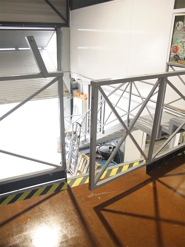 Entreplanta de 100 metros cuadrados en pabellón industrial de Hernani.