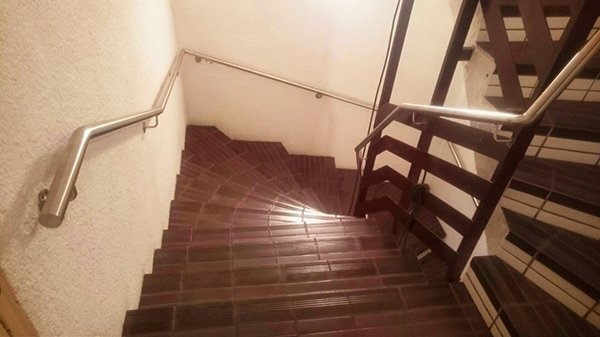 barandillas_para_escaleras_interiores_de_seguridad_para_personas_mayores_en_gipuzkoa.jpg