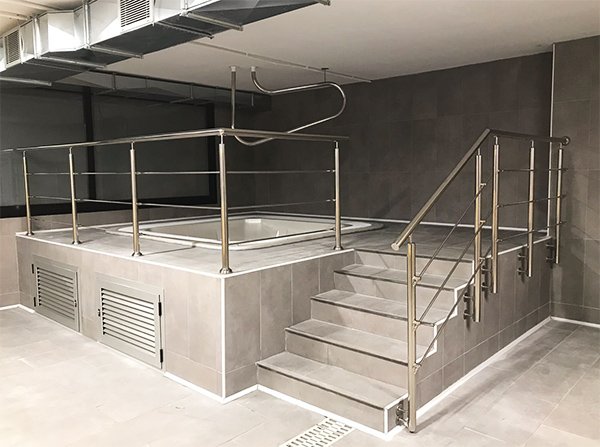 barandillas en inox para espacios interiores. spa del polideportivo de ibarra (gipuzkoa)