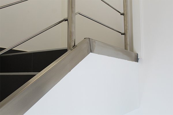 base_de_acero_inoxidable_para_barandilla_interior_en_hernani_gipuzkoa.jpg