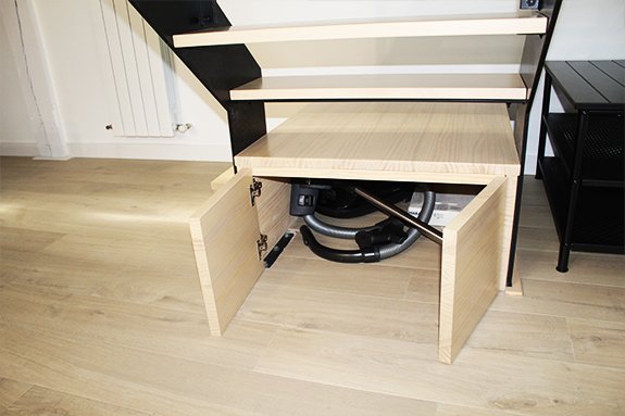 Soluciones de almacenamiento en la escalera modelo 