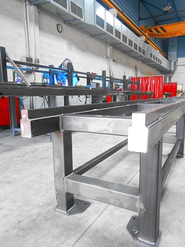 Bancadas metálicas bajo plano: proyecto de calderería media de Ibarkalde.