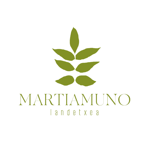 Escalera modelo «Zumárraga»: estructura resistente para alojamiento rural.