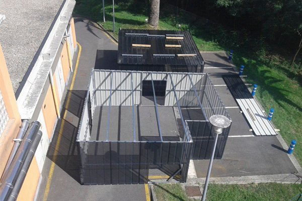 casetas y cerramientos de chapa galvanizada agujereada para el hospital san juan de dios de san sebastian donostia