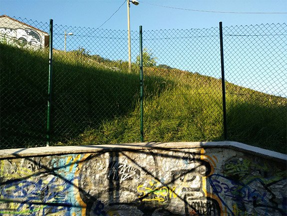 Cerramiento malla simple torsión en Donostia-San Sebastián.