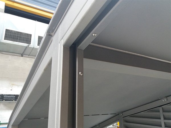 4 cerramientos para escaleras de acceso peatonal a garajes.