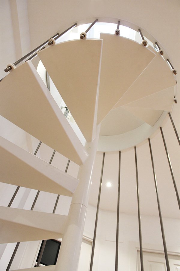 como_disenar_una_escalera_de_caracol_helicoidal_en_espacio_reducido.jpg