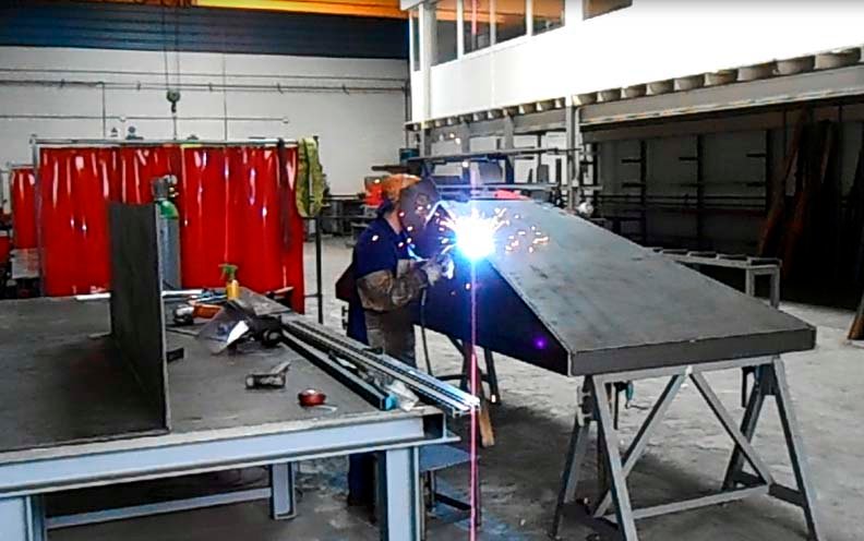 soldaduras en gipuzkoa para fabricar campanas de cocina y chimeneas metálicas