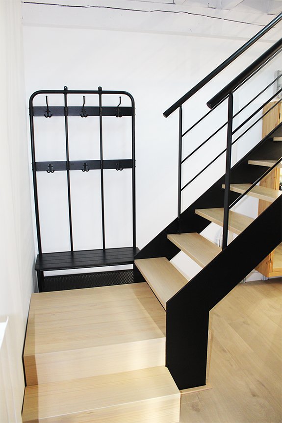 escalera muy cómoda para atico en la calle san martin de san sebastian donostia