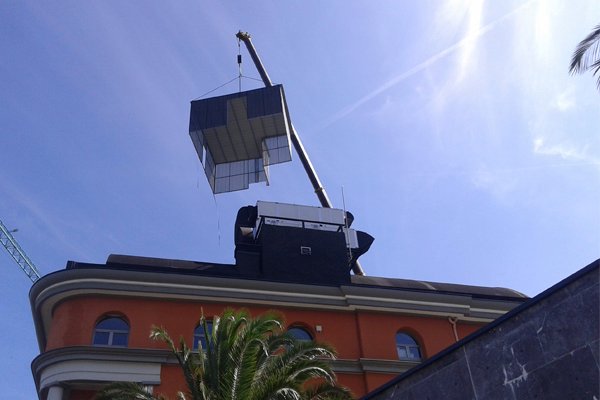 elevacion_de_estructuras_metalicas_con_grua_en_san_sebastian_donostia.jpg