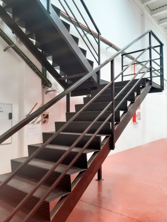 empresa_especialista_en_escaleras_hace_una_reforma_en_irun.jpg