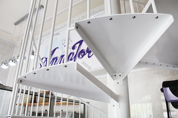 empresas_de_escaleras_en_acero_termolacado_en_color_blanco.jpg