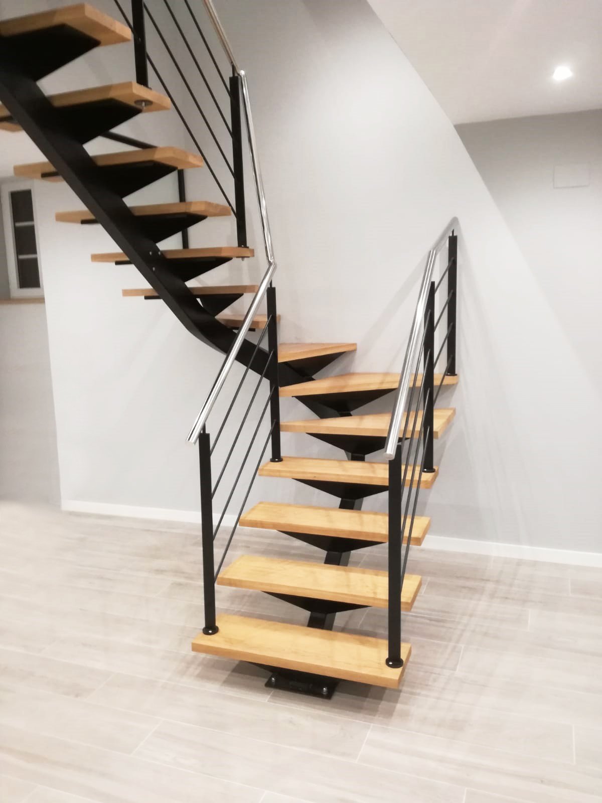 si buscas un empresa especialista en la fabricacion de escaleras metalicas en navarra, llama a Ibarkalde. tenemos diseño propio a medida y con los mejores precios