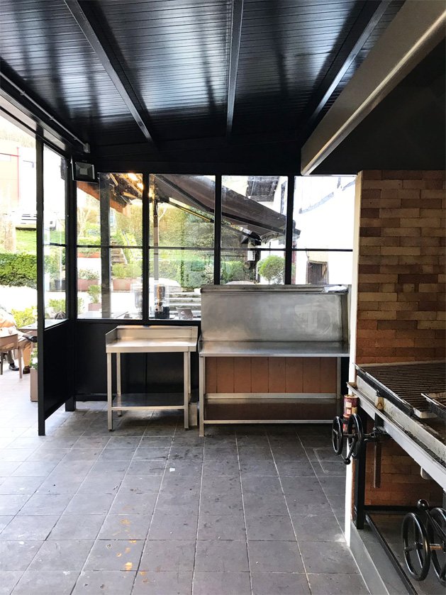 en_el_asador_portuetxe_puedes_ver_nuestra_marquesina_en_acero.jpg