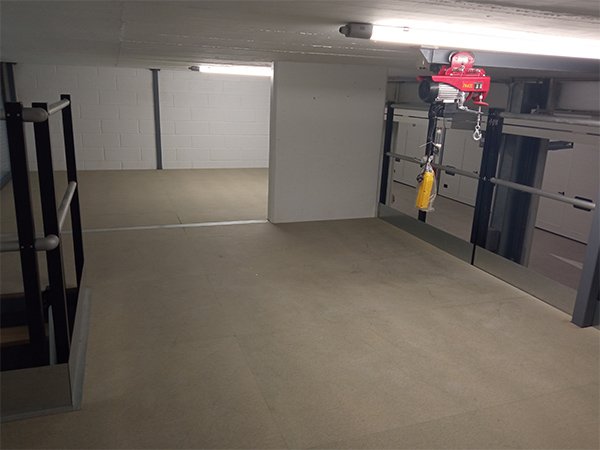 Entreplanta metálica de 50 metros cuadrados para garaje en San Sebastián.