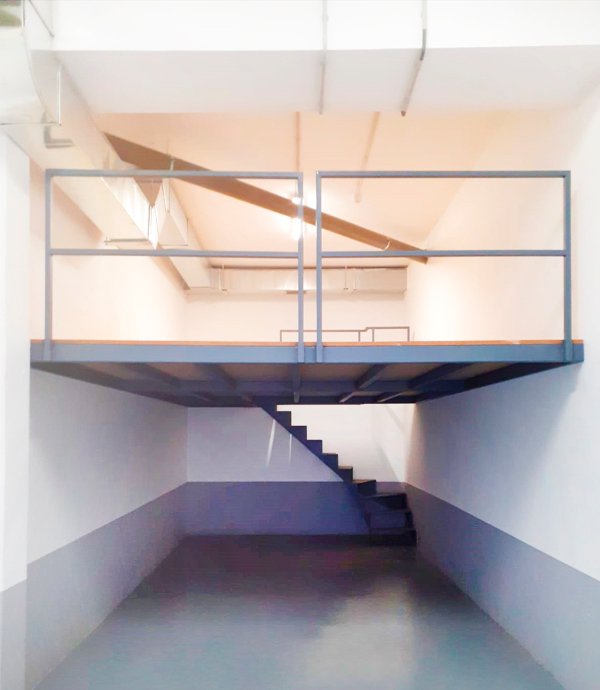 entreplanta_para_garaje_en_bilbao_con_escalera_compensada_al_fondo.jpg