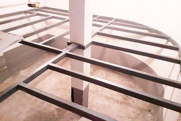 Entreplanta para garaje con zona curva Entreplanta para garaje con zona curva