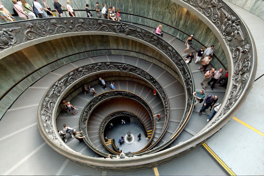 Escaleras mas espectaculares del mundo. escalera bramante de Vaticano roma